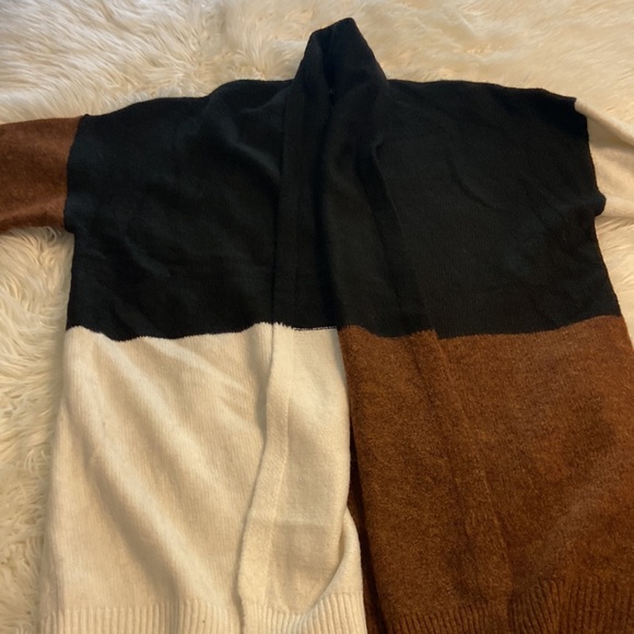 VICI CARDIGAN SIZE M BNWOT TWO FRONT POCKETS SO  BEAUTIFUL LENGHT 32” BUST 48” - Picture 12 of 12